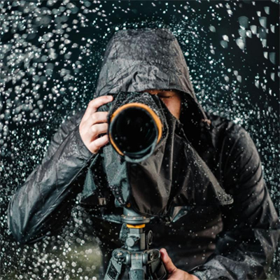 Var rädd om din kamera. Skydda den mot regn och snö.